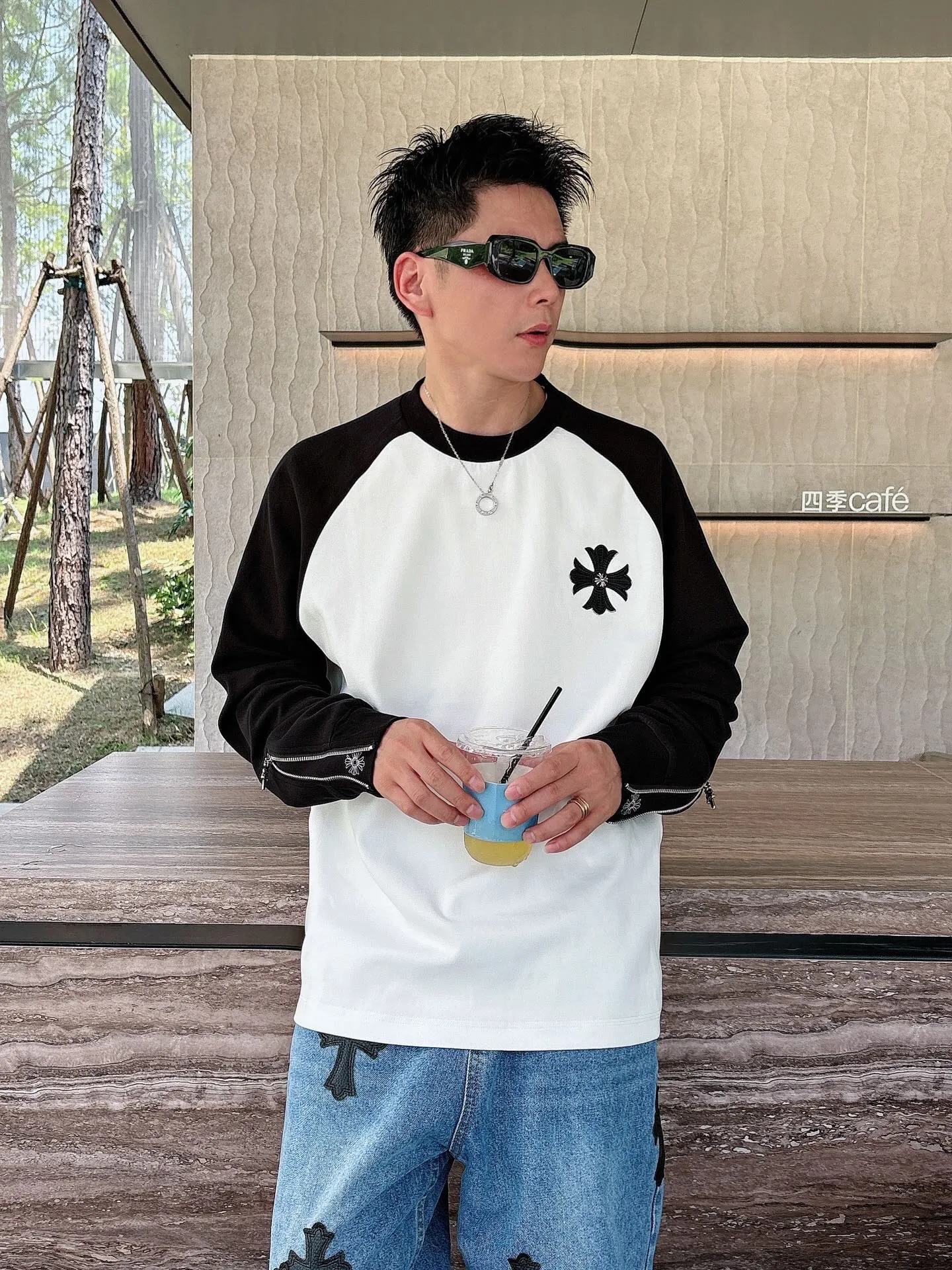 P420 💰 ChromeHearts Chrome Heart Round Neck Raglan Sleeves—Pursue quality and ensure quality! Using double-sided cotton fabric, the texture is clearly visible, the texture is soft, delicate and smooth, and the custom-made leather stitching process is full of drape! The workmanship is fine and the shoulder lines are smooth. All imported chain machines are used to make the shoulder rolling strips. It has a certain thickness and is not made of cheap material but has a shiny feel that is comfortable and not tight on the upper body. It is the most avant-garde street item that can be easily matched by both men and women!  Color: black Size: m-3xl Style number: 3566